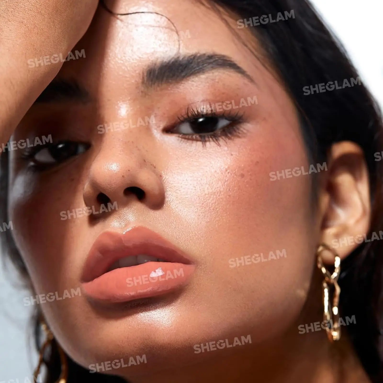 ملمع شفاه من شيجلام ليب بلامبر أحمر شفاه جلوسي بزيت جوز الهند المرطب -
- Mahogany Magic